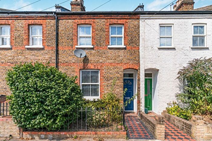 2 Bedroom Property For Sale In Felix Road, Ealing, W13