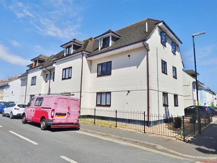 1 Bedroom Apartment To Rent In Gloucester Road, Littlehampton, BN17