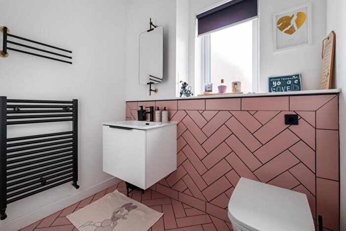 4 Bedroom Town House For Sale In Auldfield Gate, Pollokshaws, G43