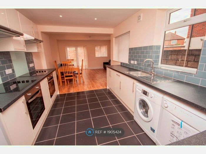6 Bedroom Semi-Detached House To Rent In Harborough Road, Southampton, SO15
