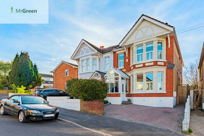 4 Bedroom Semi-Detached House To Rent In Alexandra Road, Bourneouth, BH6