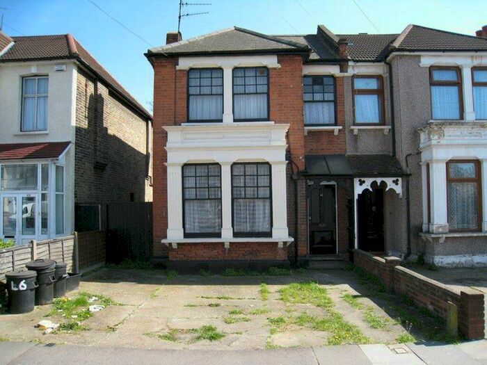 Studio To Rent In Wellesley Road Ilford, IG1