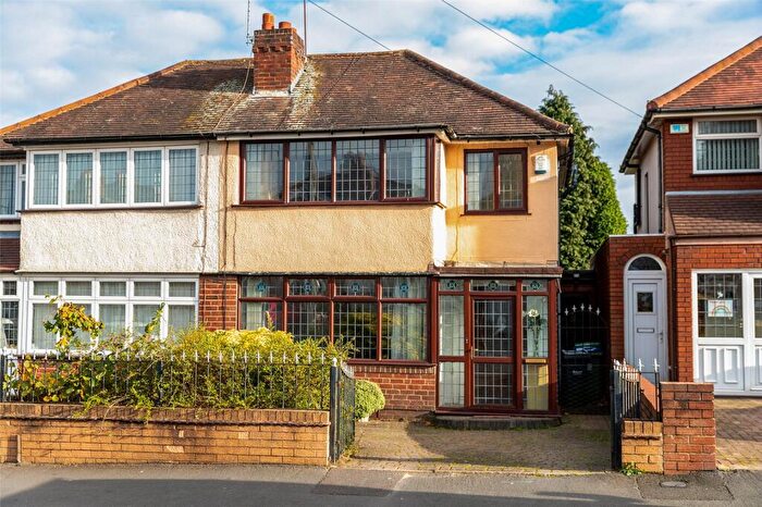 3 Bedroom Semi-Detached House For Sale In Grafton Road, Oldbury, West Midlands, B68