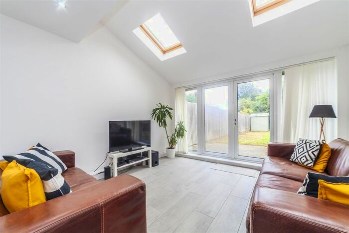 3 Bedroom Property To Rent In Galpins Road, Thornton Heath, CR7