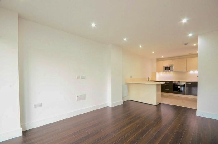 1 Bedroom Flat To Rent In Roehampton Lane, Roehampton, London, SW15