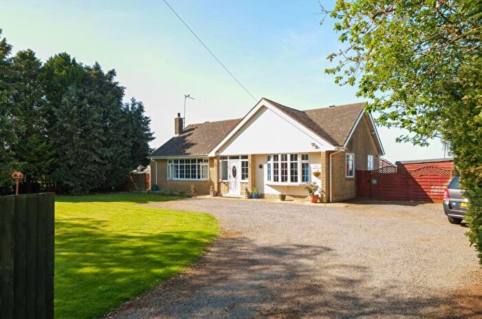 4 Bedroom Detached House For Sale In Long Buckby Road, Daventry, NN11