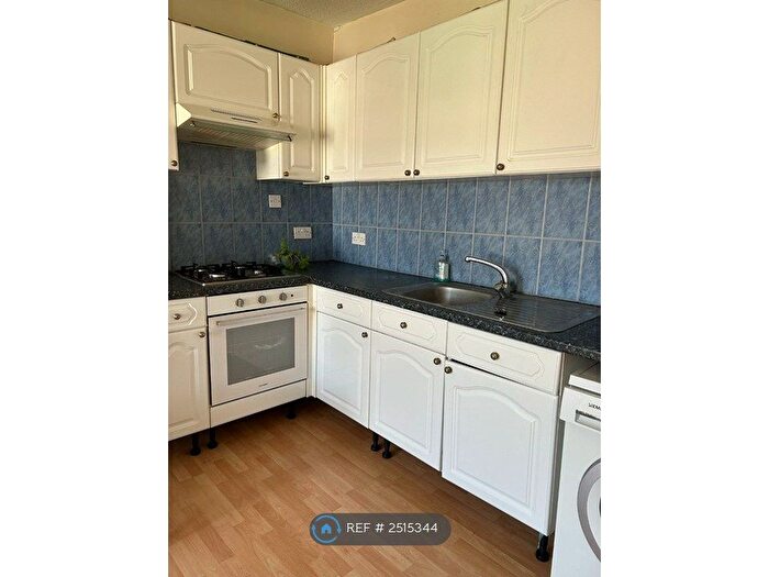 2 Bedroom Flat To Rent In B, Haringey, N8