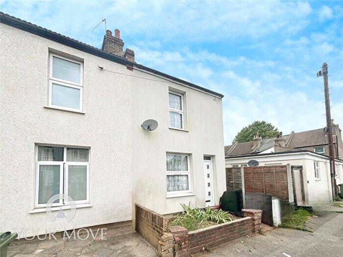 2 Bedroom End Of Terrace House To Rent In Wellington Road, Dartford, Kent, DA1