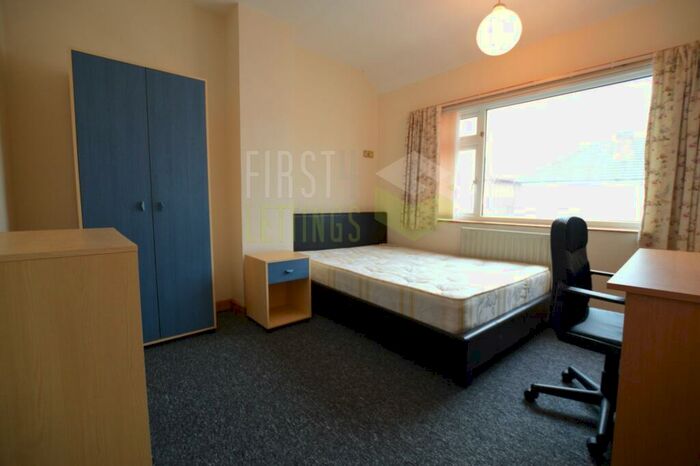 3 Bedroom Semi-Detached House To Rent In Bonnington Road, Clarendon Park, LE2