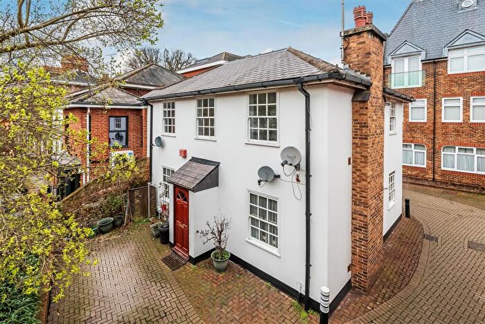 1 Bedroom Apartment For Sale In Bridge Street, Leatherhead, KT22