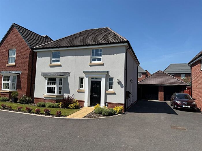 4 Bedroom Detached House For Sale In Peregrine Close, Newent, GL18