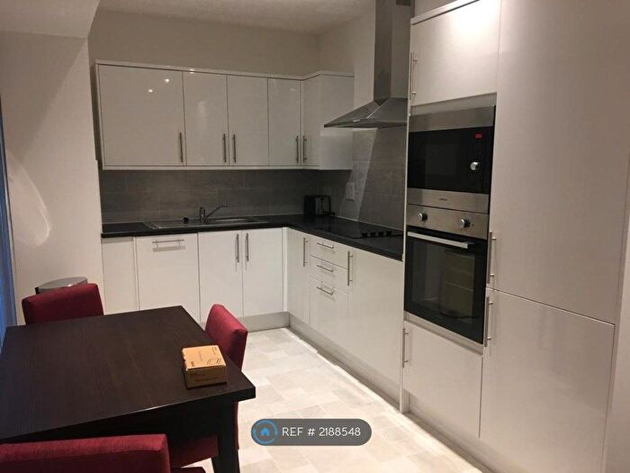 1 Bedroom Flat To Rent In Somerville House, Hounslow, TW3