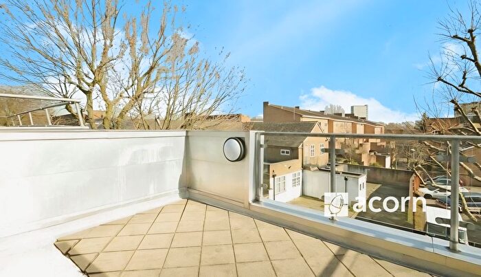 2 Bedroom Flat To Rent In St. James's Road, London, SE1
