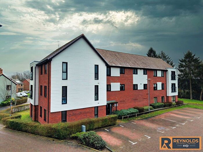 2 Bedroom Flat For Sale In Charlotte Way, Leybourne Chase, West Malling, Kent, ME19