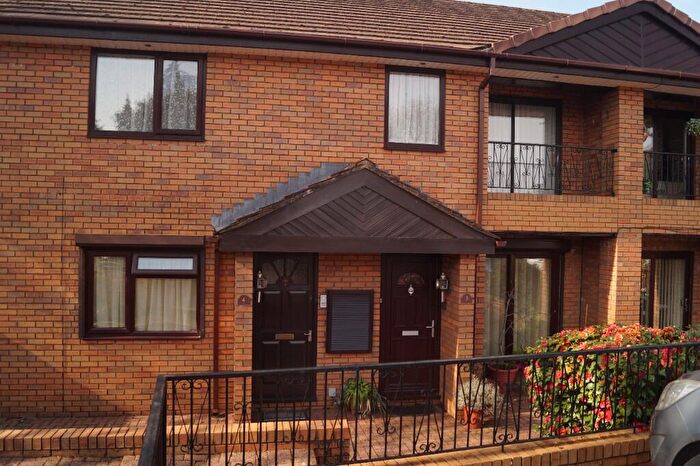 2 Bedroom Maisonette For Sale In Park End Lane, Park End Court, Cyncoed, Cardiff, CF23