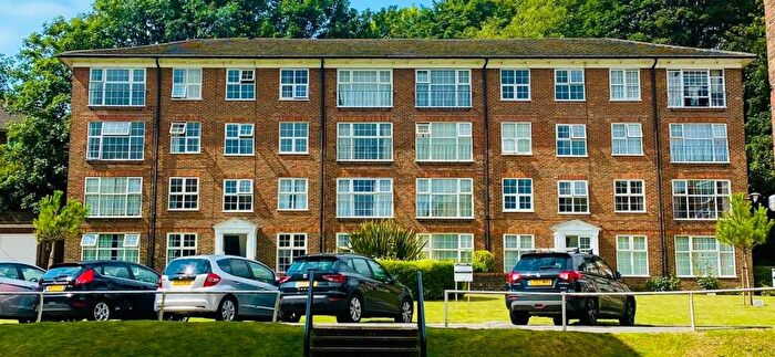 2 Bedroom Flat To Rent In Regency Court, Brighton, Sussex, BN1