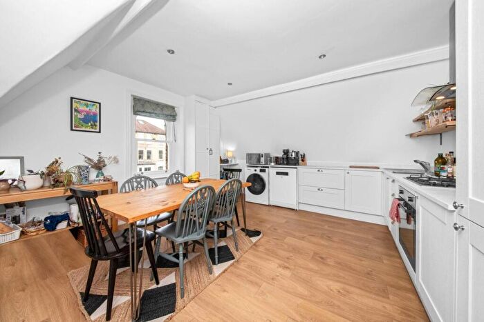2 Bedroom Apartment To Rent In Thicket Road, Anerley, London, SE20