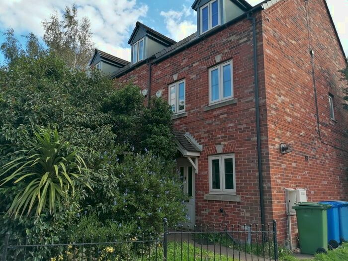 3 Bedroom Town House To Rent In Maple Leaf Gardens, Worksop, S80