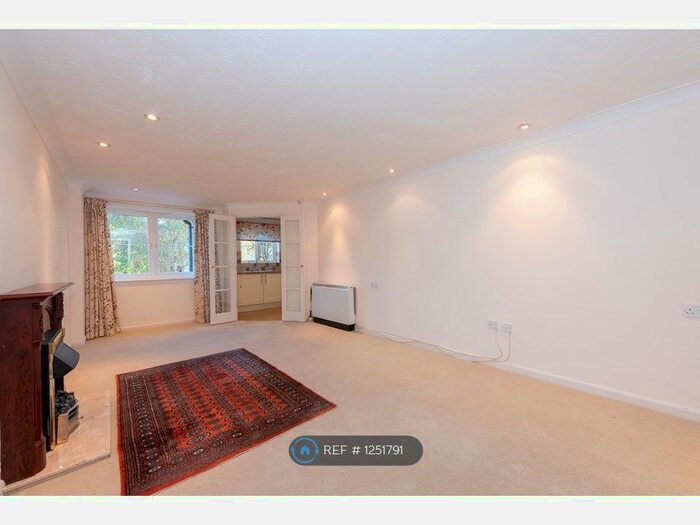2 Bedroom Flat To Rent In Katherine Court, Camberley GU15