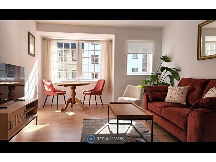 2 Bedroom Flat To Rent In Canongate, Edinburgh, EH8
