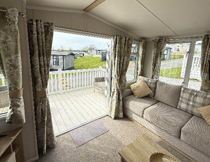 2 Bedroom Park Home For Sale In Meadow Lakes Holiday Park, PL26