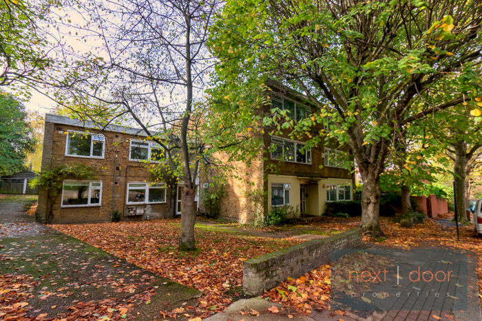 2 Bedroom Apartment To Rent In Queens Court, Grove Park, Camberwell, SE5