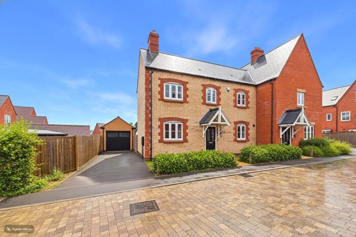 3 Bedroom Semi Detached House For Sale In Lingfield Lane, Towcester, NN12