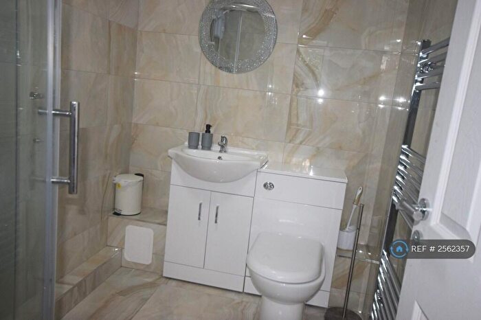 1 Bedroom Flat To Rent In North Park Road, Bradford, BD9