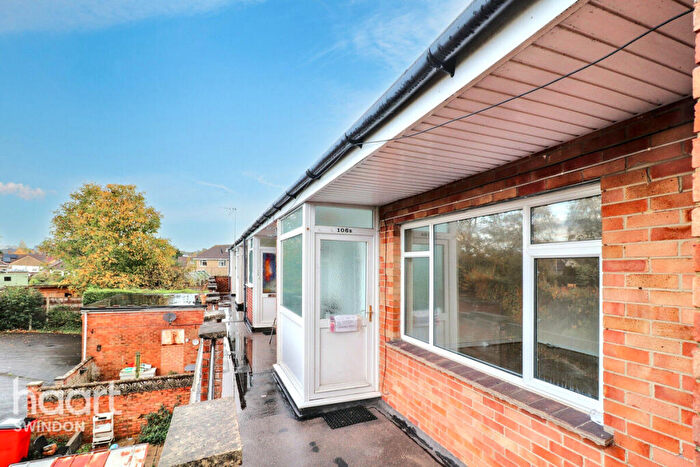 2 Bedroom Apartment To Rent In Eastern Avenue, Chippenham, SN15