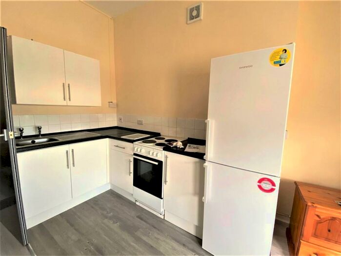 1 Bedroom Flat To Rent In Richmond Road, Cardiff(City), CF24