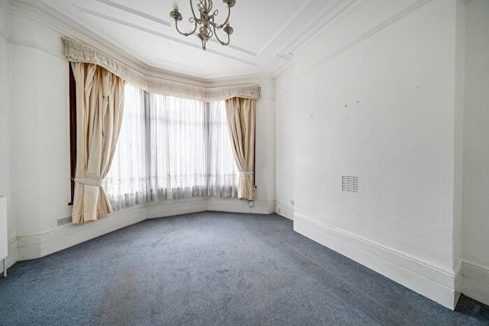 1 Bedroom Terraced House For Sale In Pemberton Road, London, N4