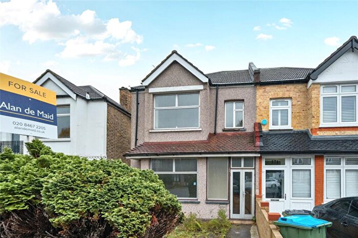 4 Bedroom Semi Detached House For Sale In Green Lane, London, SE9