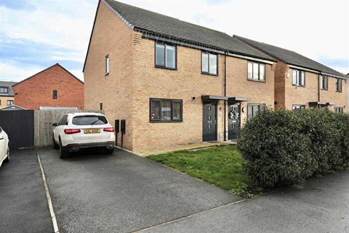 3 Bedroom Semi Detached House For Sale In Lil Bilocca Way, Kingswood, Hull, HU7