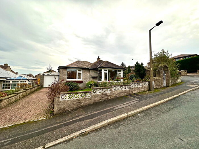 3 Bedroom Detached Bungalow For Sale In Greenside, Hoylandswaine, Sheffield, S36