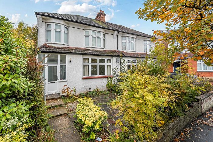 3 Bedroom End Of Terrace House For Sale In Borden Avenue, Enfield, EN1
