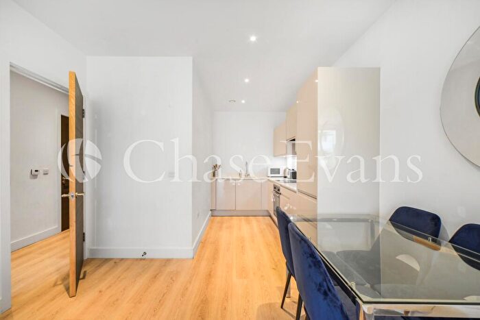 1 Bedroom Flat To Rent In New Village Avenue, Aberfeldy Village, Poplar, London, E14