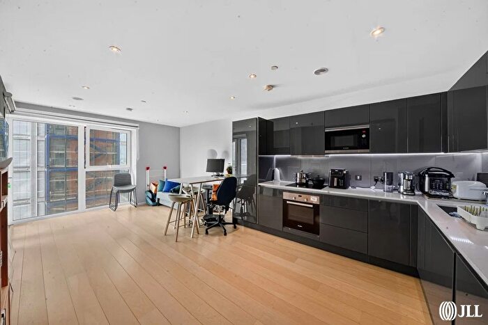 1 Bedroom Flat For Sale In Cassia Point, Glasshouse Gardens, London, E20