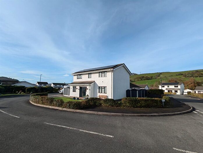 4 Bedroom Detached House For Sale In Ger Y Llan, Penrhyncoch, Aberystwyth, SY23