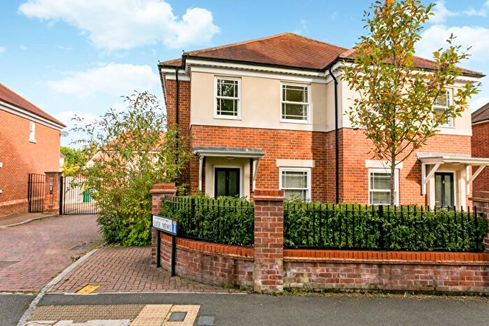 3 Bedroom End Of Terrace House To Rent In North Drive, Beaconsfield, HP9