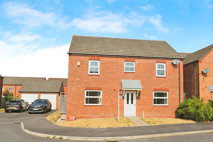 4 Bedroom Detached House For Sale In Little Field Close, Warwick, CV34