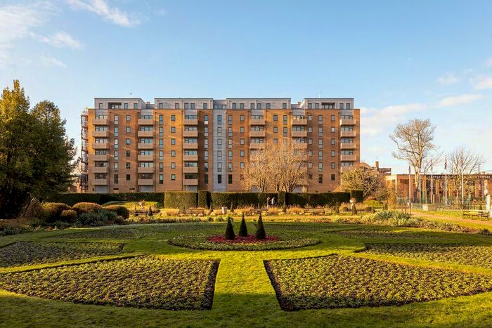 2 Bedroom Flat For Sale In "Founders Court South Type F-" At Market Street, Dartford, DA1