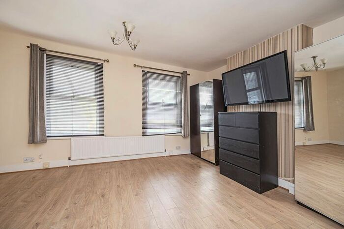 2 Bedroom Maisonette To Rent In Stratford, Stratford, London E15