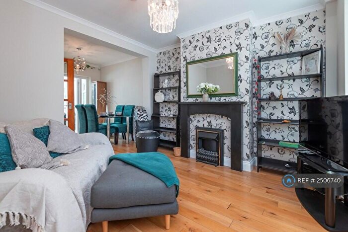 2 Bedroom Semi-Detached House To Rent In Gipsy Road, London, SE27