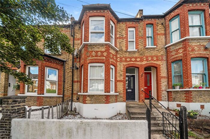 2 Bedroom Flat For Sale In Queen Mary Road, London, SE19