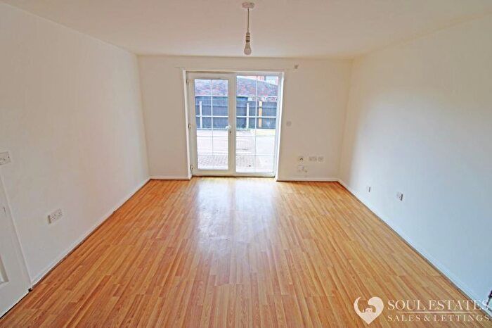 2 Bedroom Flat To Rent In Groveland Road, Tipton, DY4