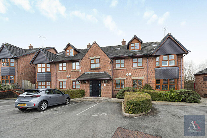 2 Bedroom Flat For Sale In Broad Lane, Rochdale, OL16