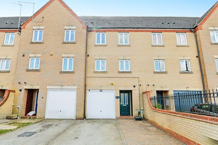 4 Bedroom Terraced House For Sale In Brook View, Grange Park, Northampton, NN4