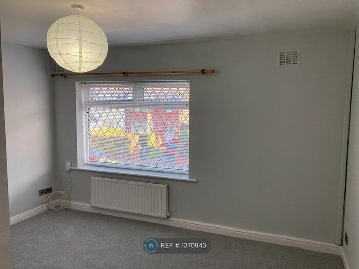2 Bedroom Flat To Rent In Sandy Lane, Prestwich, M25