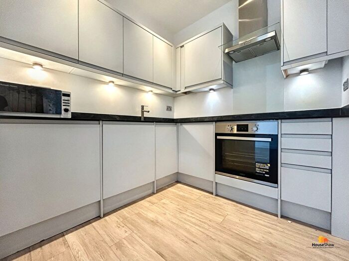 1 Bedroom Flat To Rent In Bellfield Road, High Wycombe, HP13