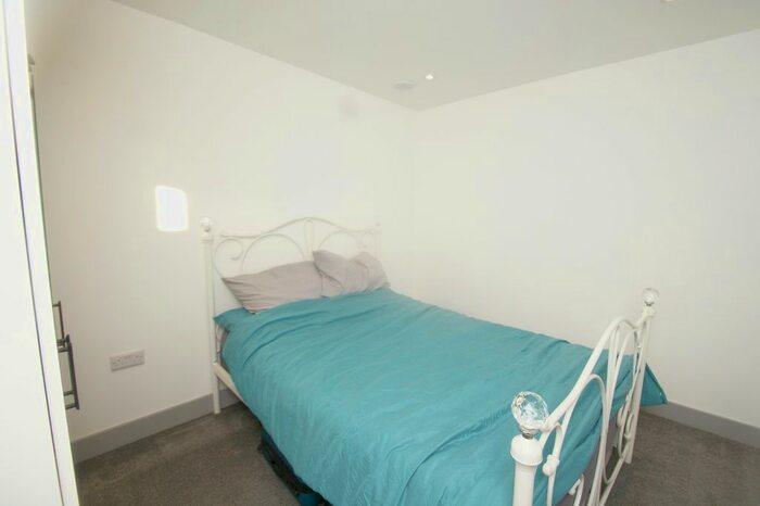1 Bedroom Flat To Rent In Balm Road, Leeds, Uk, LS10
